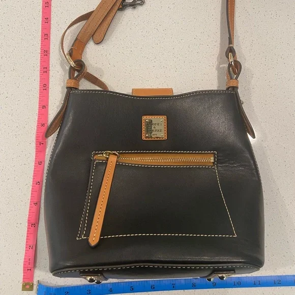 1975 EUC D&B Crossbody Smooth Black Leather with Magnetic Clasp - Picture 7 of 8
